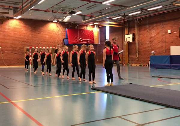 Gymnastisk Olivia tävling