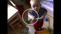 2006 Linnea lär sig gå